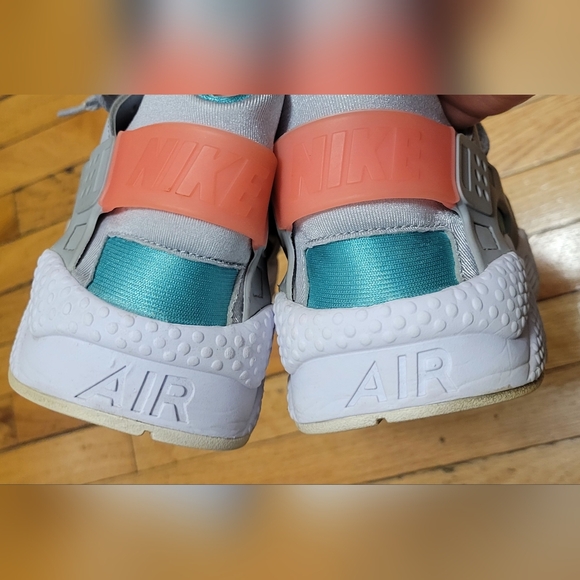 Men Gray and Teal Air Huarache Sneakers - Picture 4 of 6